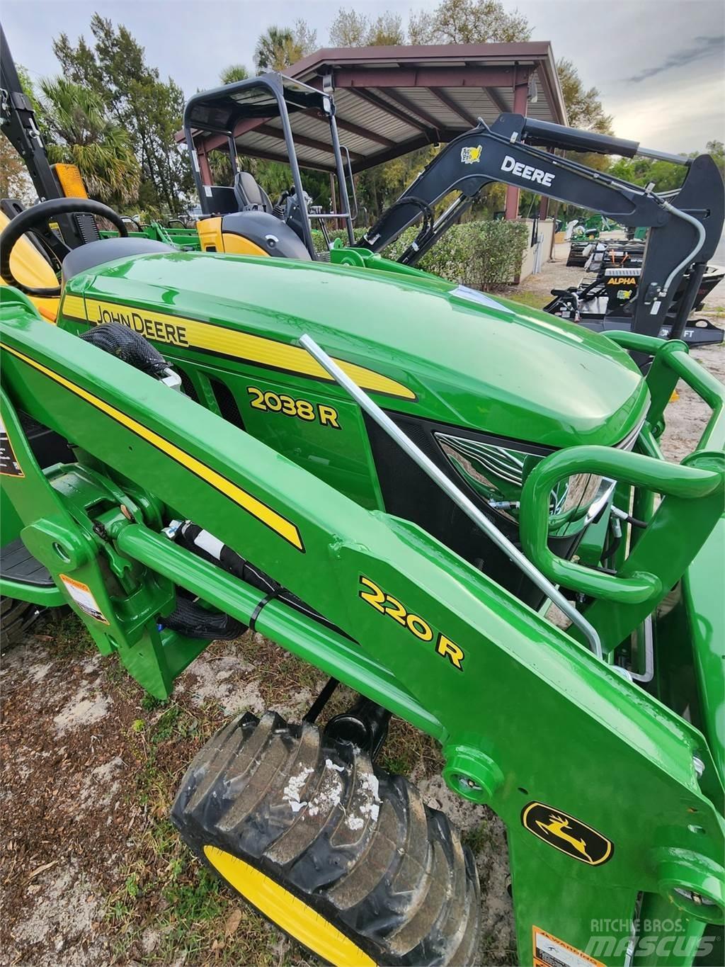 John Deere 2038R Manji traktori