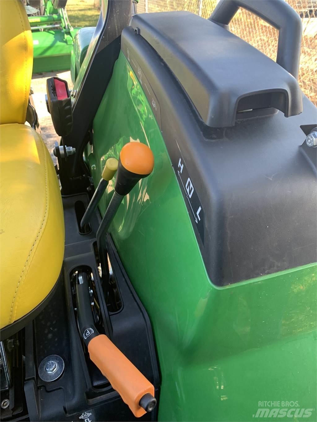 John Deere 2038R Manji traktori