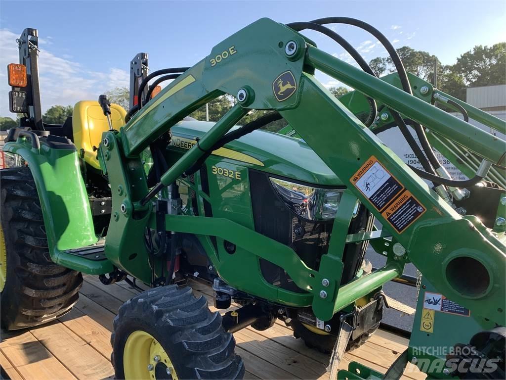 John Deere 3032E Manji traktori