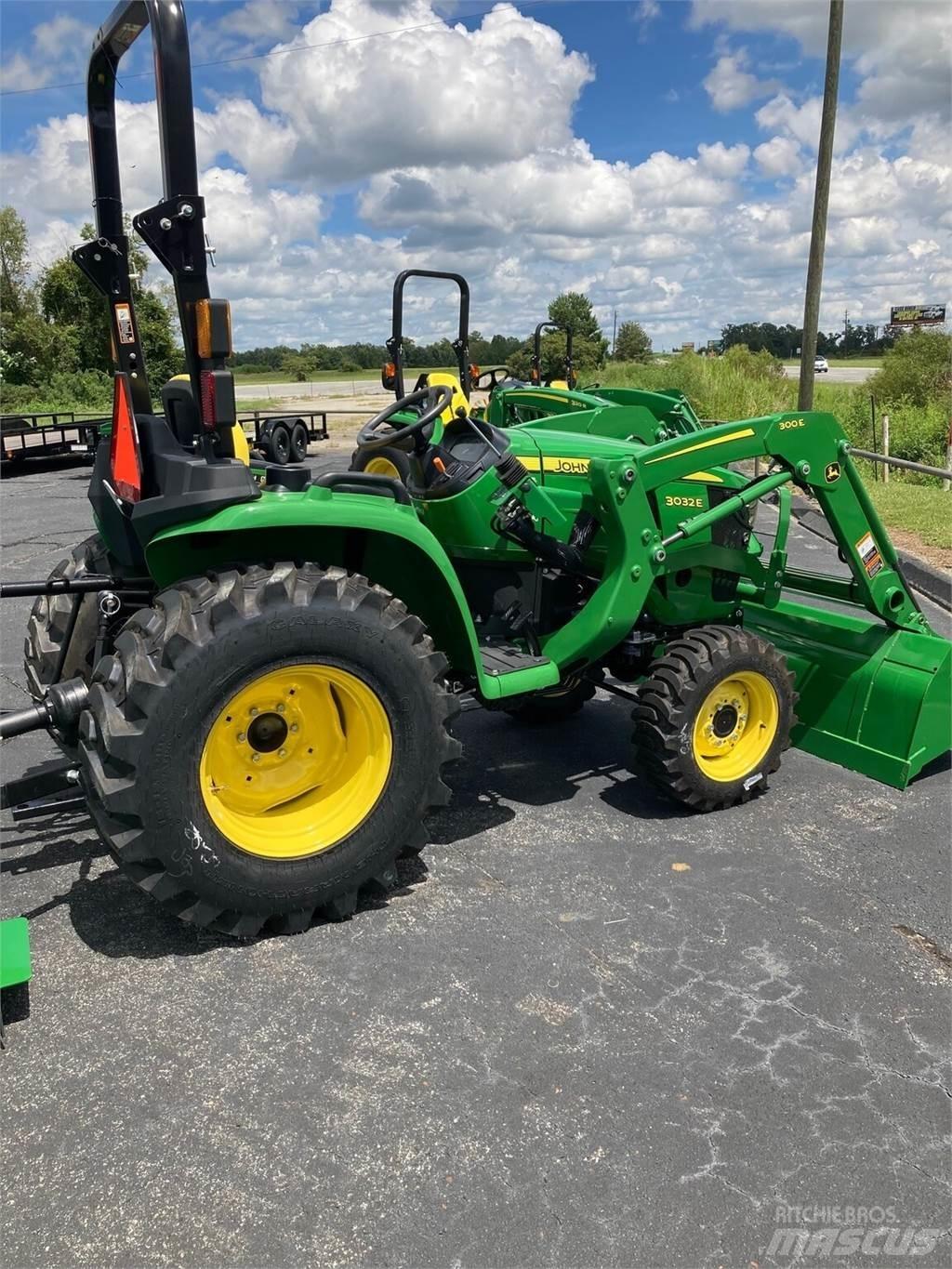 John Deere 3032E Manji traktori