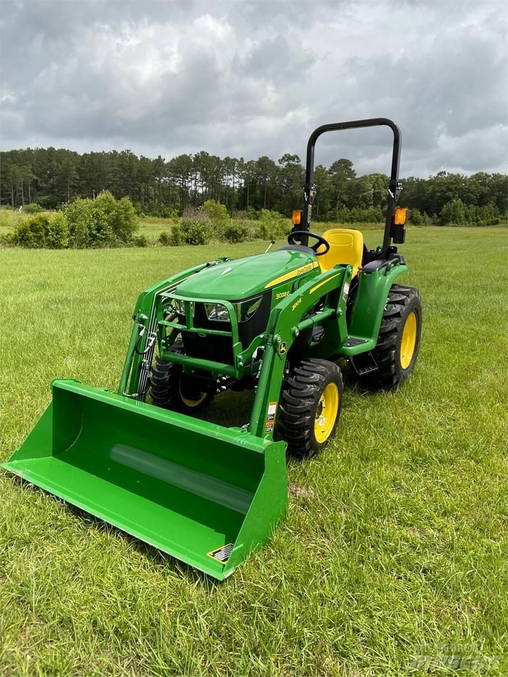 John Deere 3038E Manji traktori