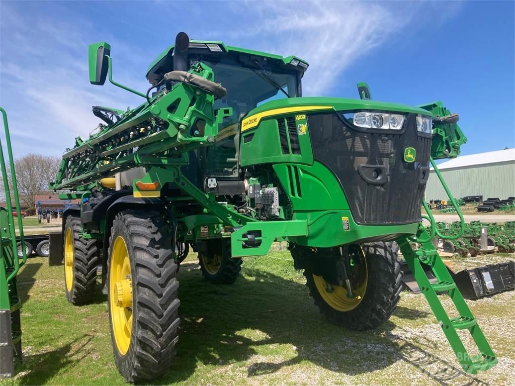 John Deere 410R Vučene prskalice