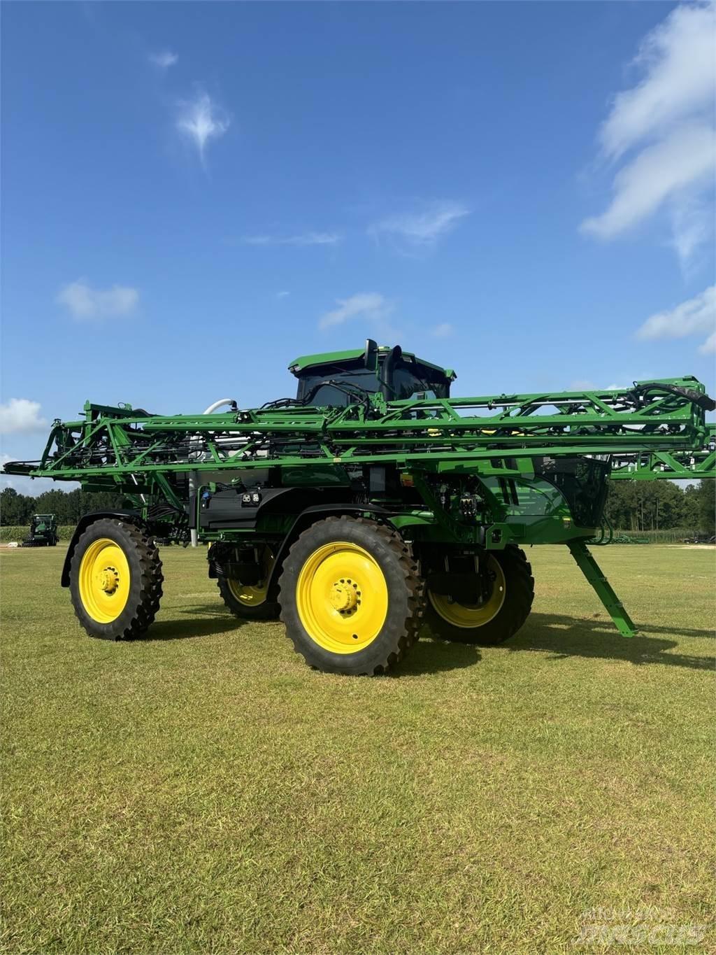 John Deere 410R Vučene prskalice