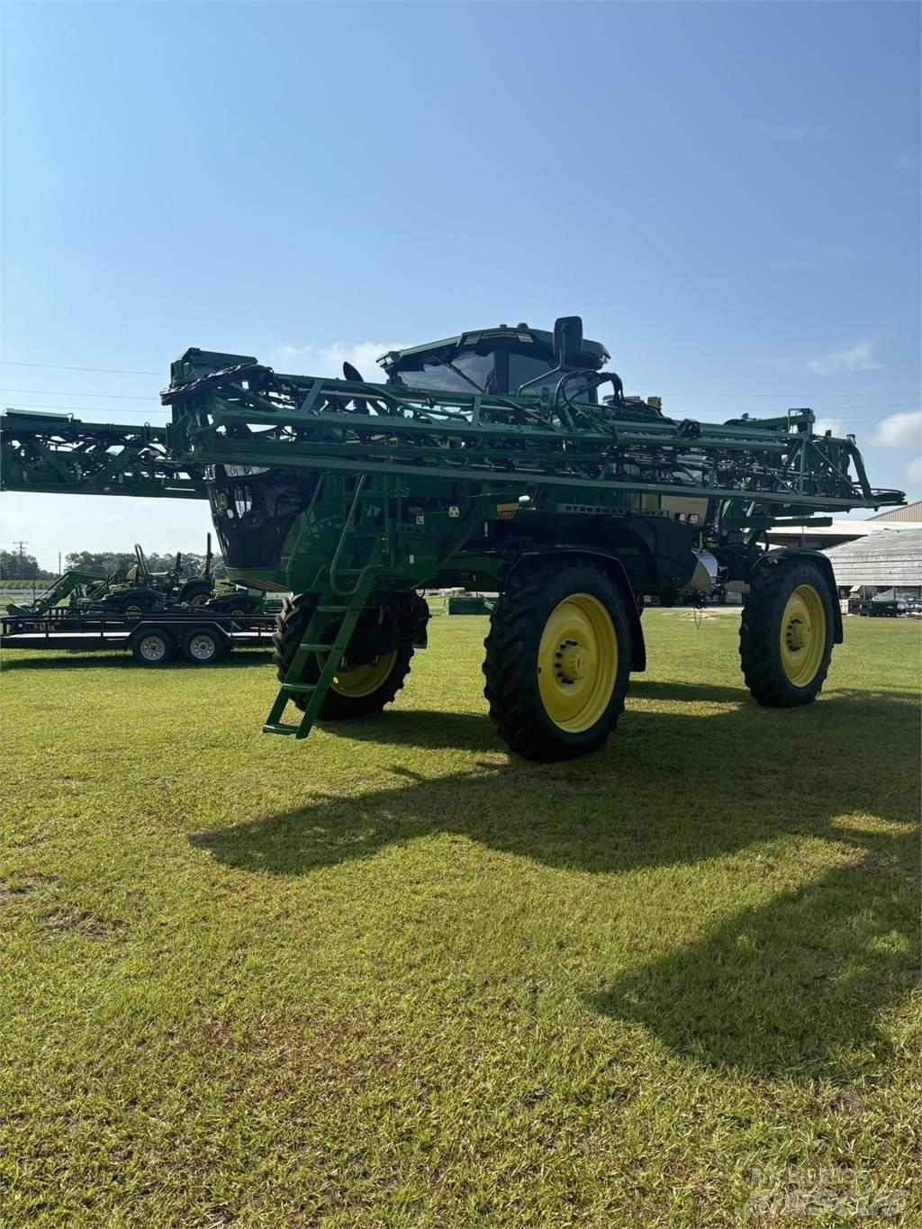 John Deere 410R Vučene prskalice
