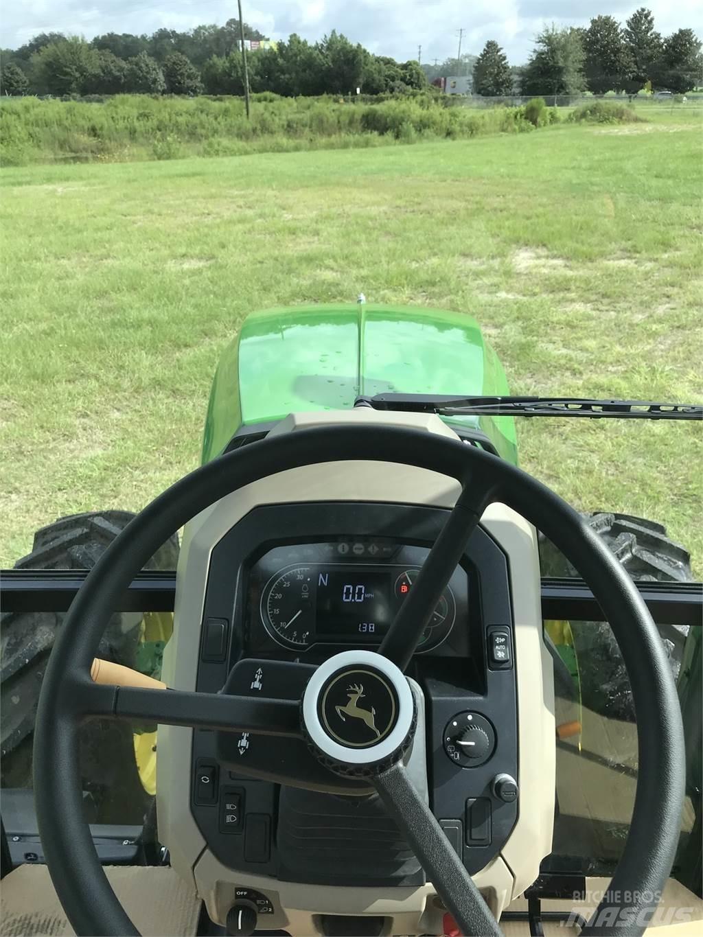 John Deere 6105E Traktori