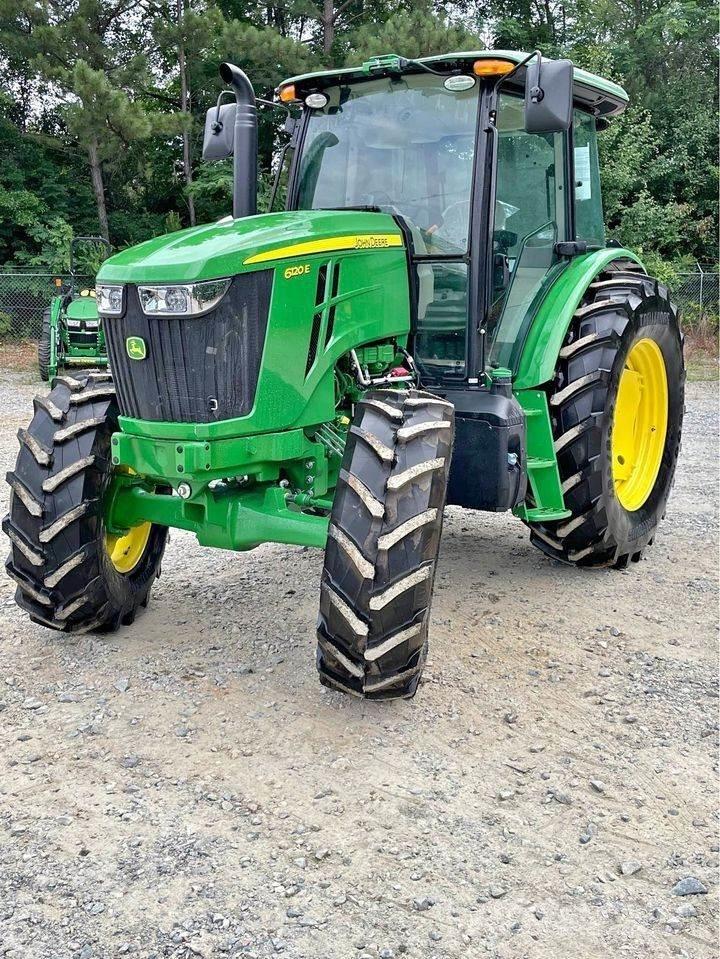 John Deere 6120E Traktori