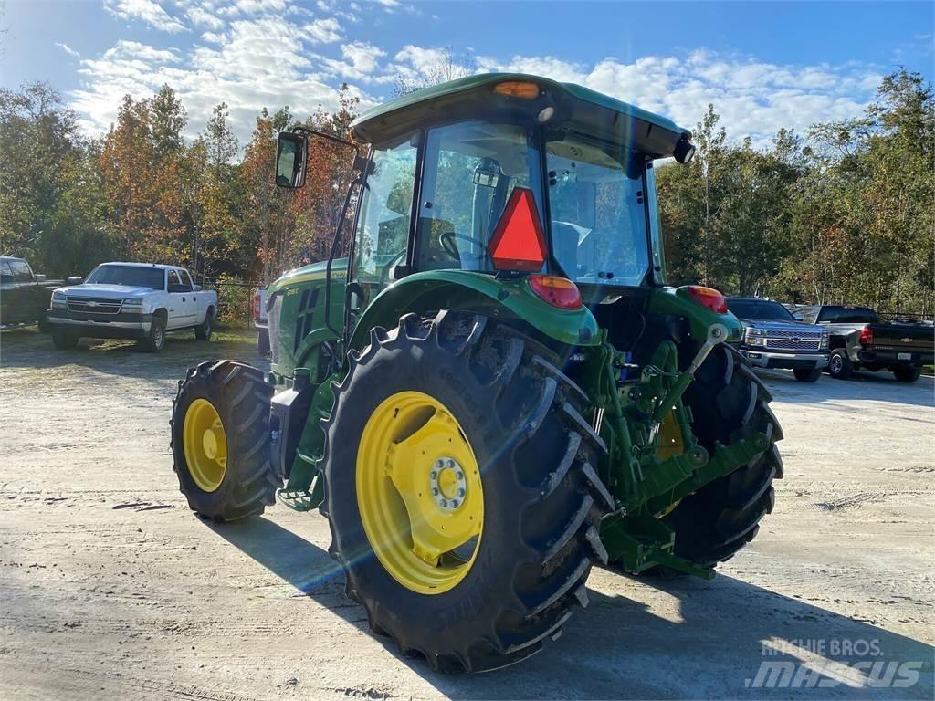 John Deere 6135E Traktori
