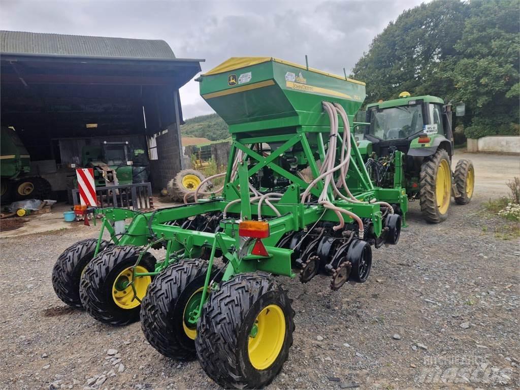 John Deere 750A Sejačice