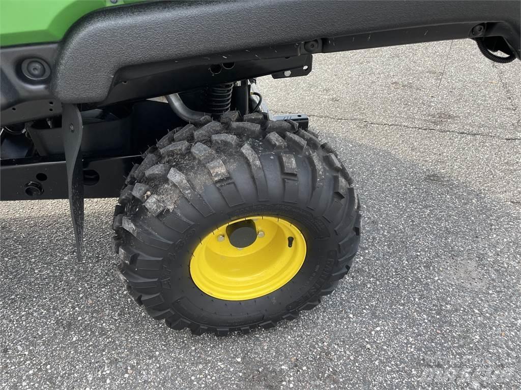 John Deere 815E Pomoćne mašine