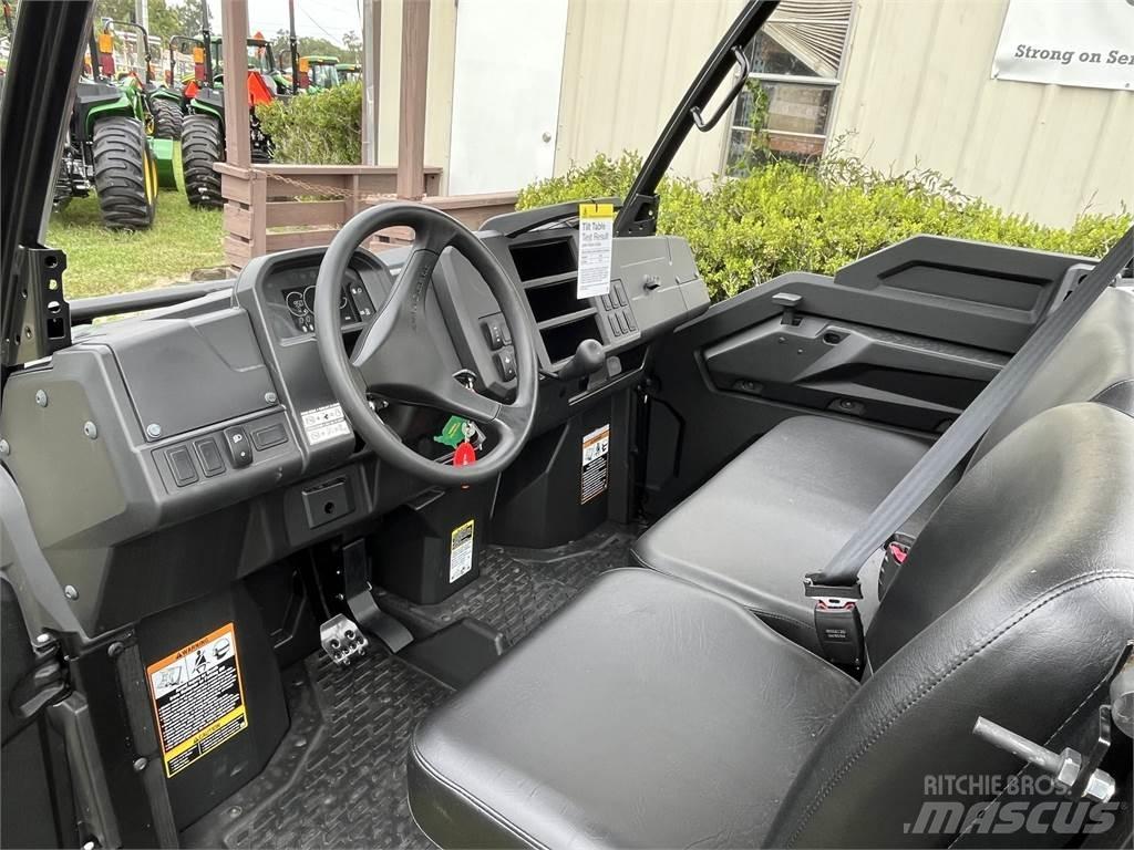 John Deere 835M Pomoćne mašine