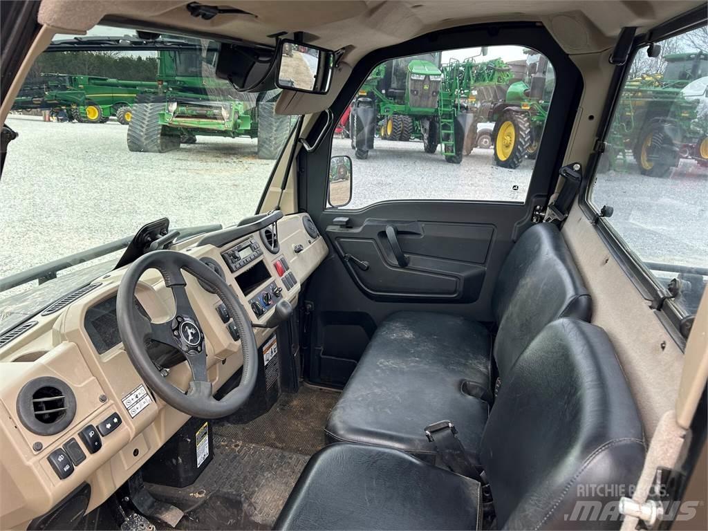 John Deere 835R Pomoćne mašine