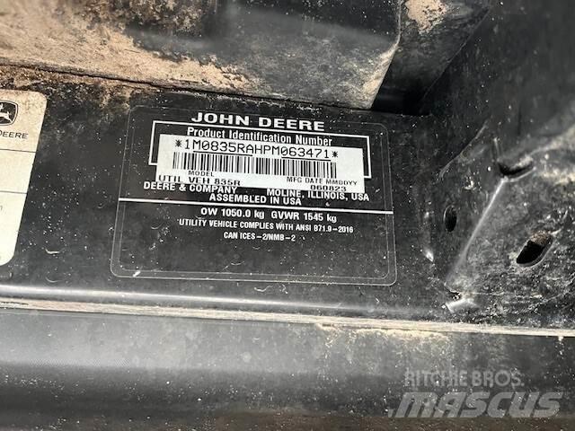 John Deere 835R Pomoćne mašine