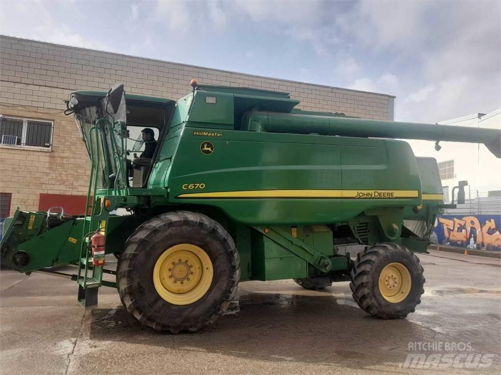 John Deere C670 Kombajni