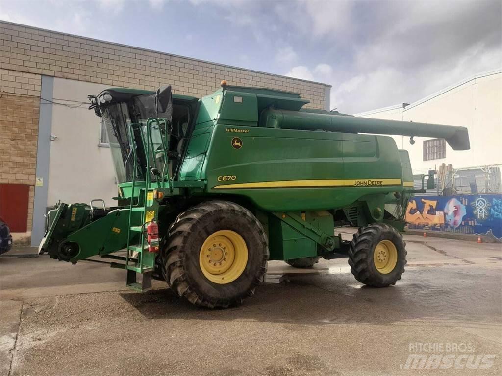 John Deere C670 Kombajni