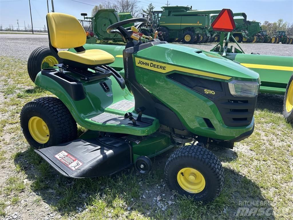 John Deere S110 Manji traktori