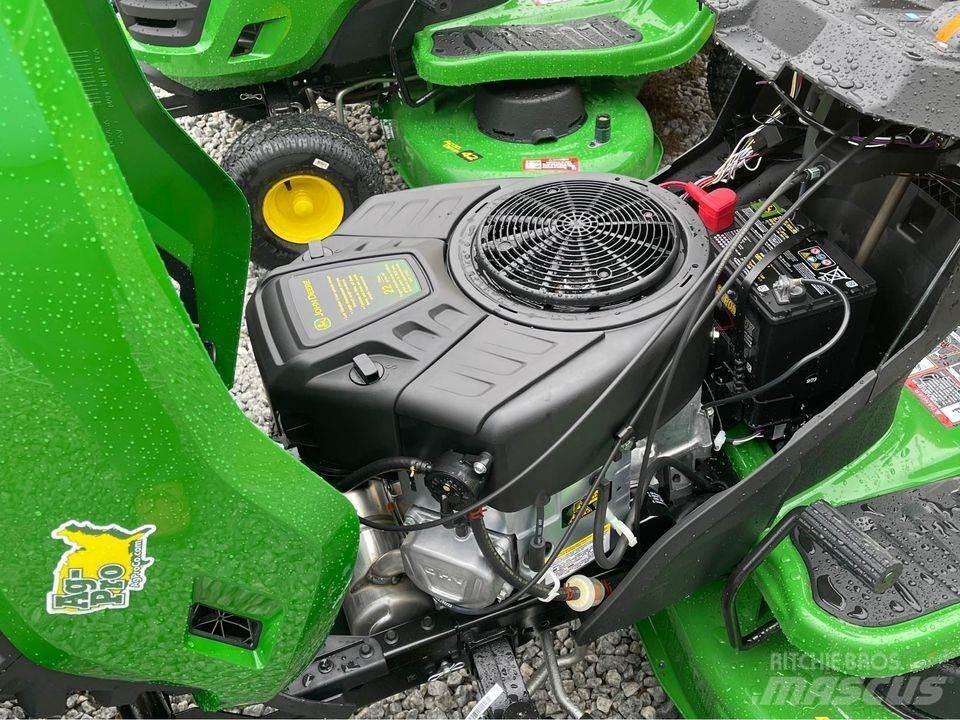 John Deere S220 Manji traktori