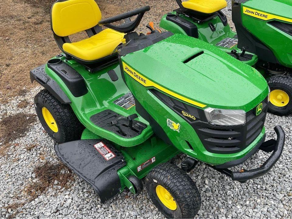 John Deere S240 Manji traktori