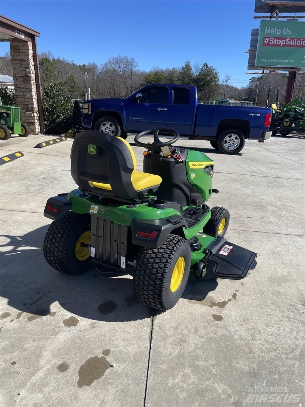 John Deere S240 Manji traktori