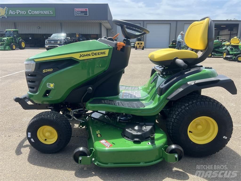 John Deere S240 Manji traktori