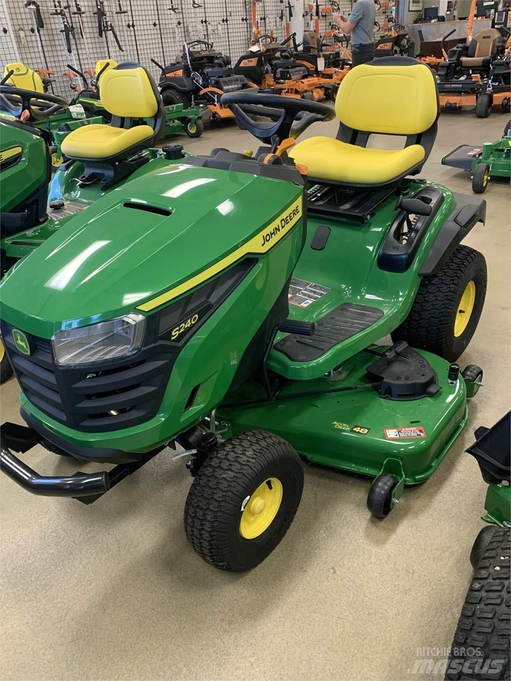 John Deere S240 Manji traktori
