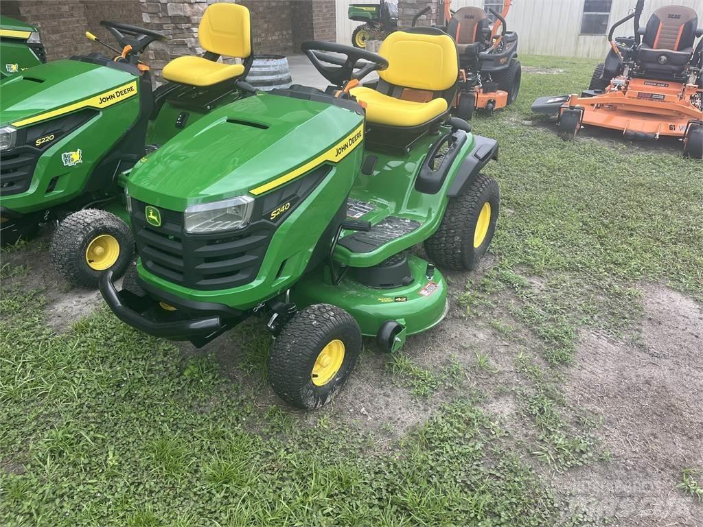 John Deere S240 Manji traktori