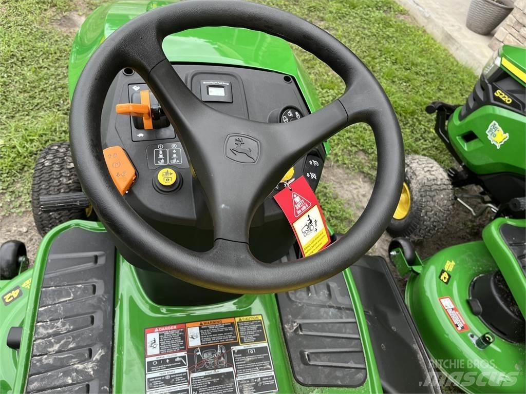 John Deere S240 Manji traktori