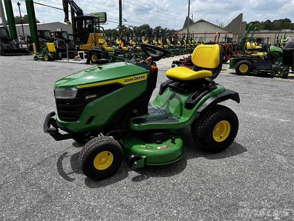 John Deere S240 Manji traktori