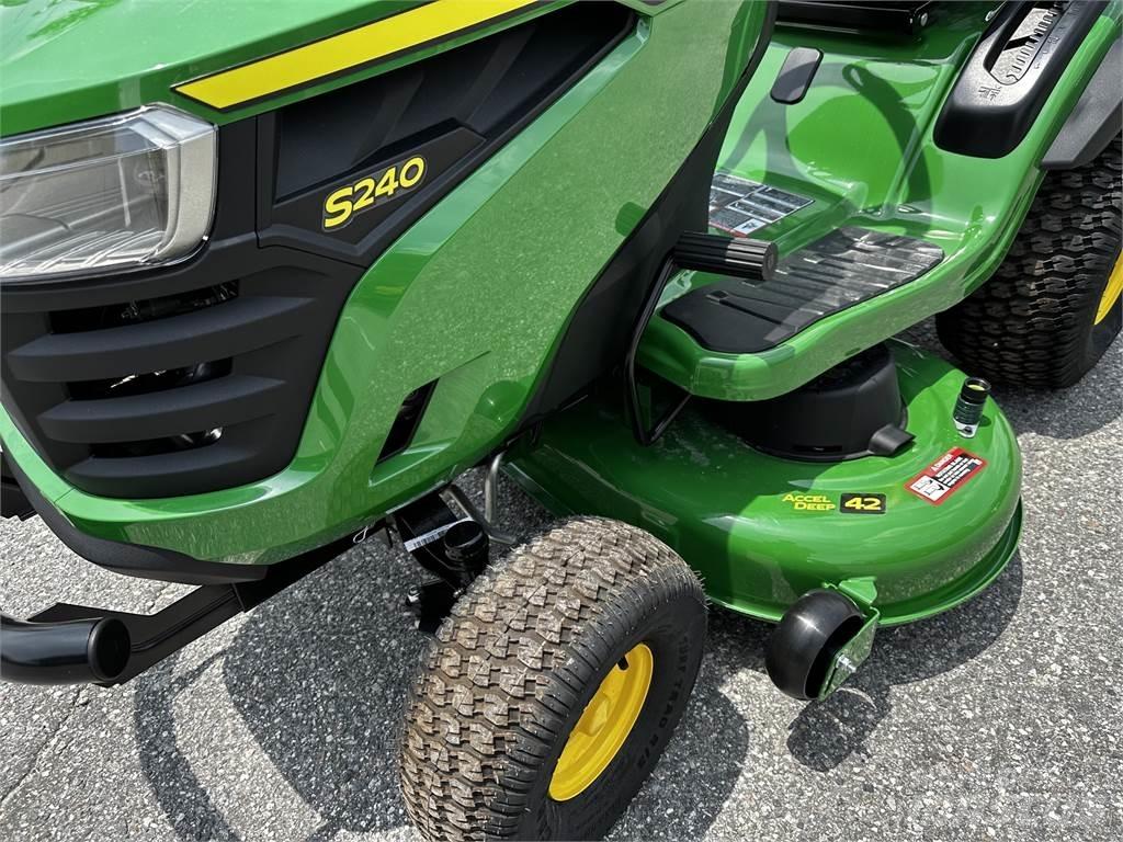 John Deere S240 Manji traktori