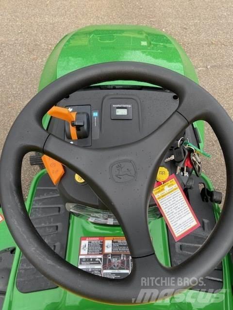 John Deere S240 Manji traktori