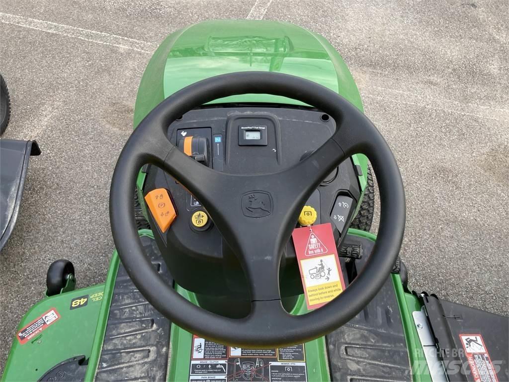 John Deere S240 Manji traktori