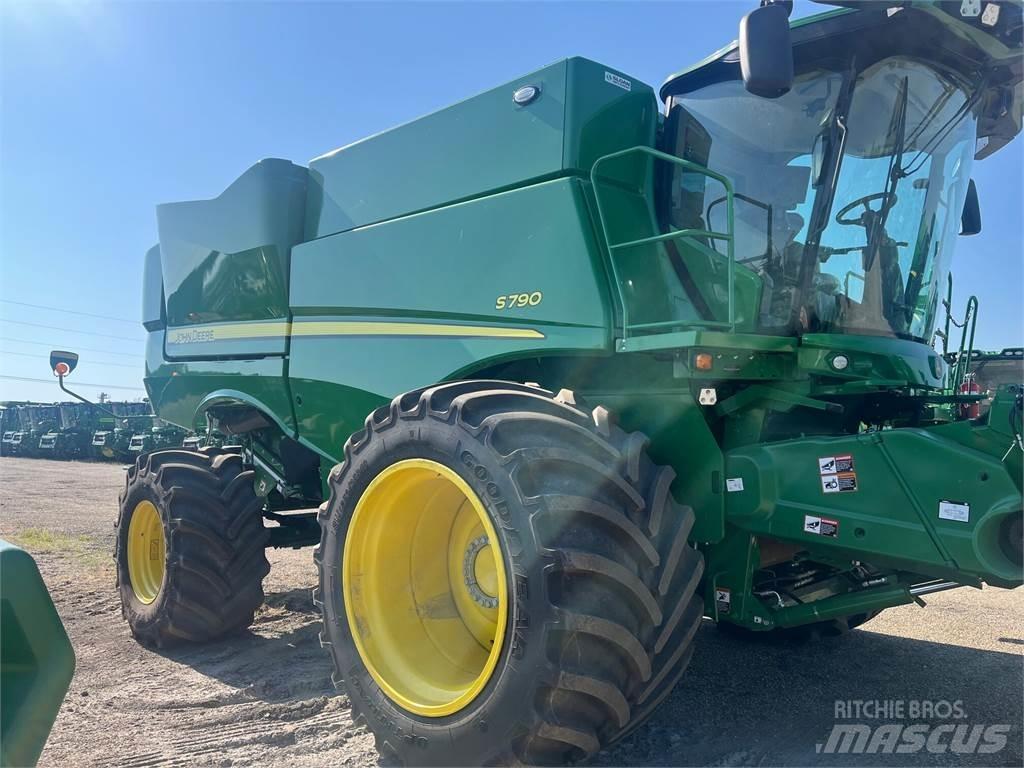 John Deere S790 Kombajni