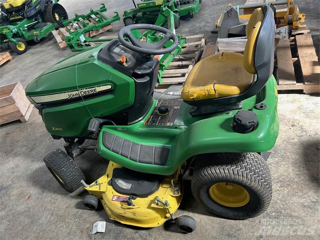 John Deere X300 Traktorske kosilice
