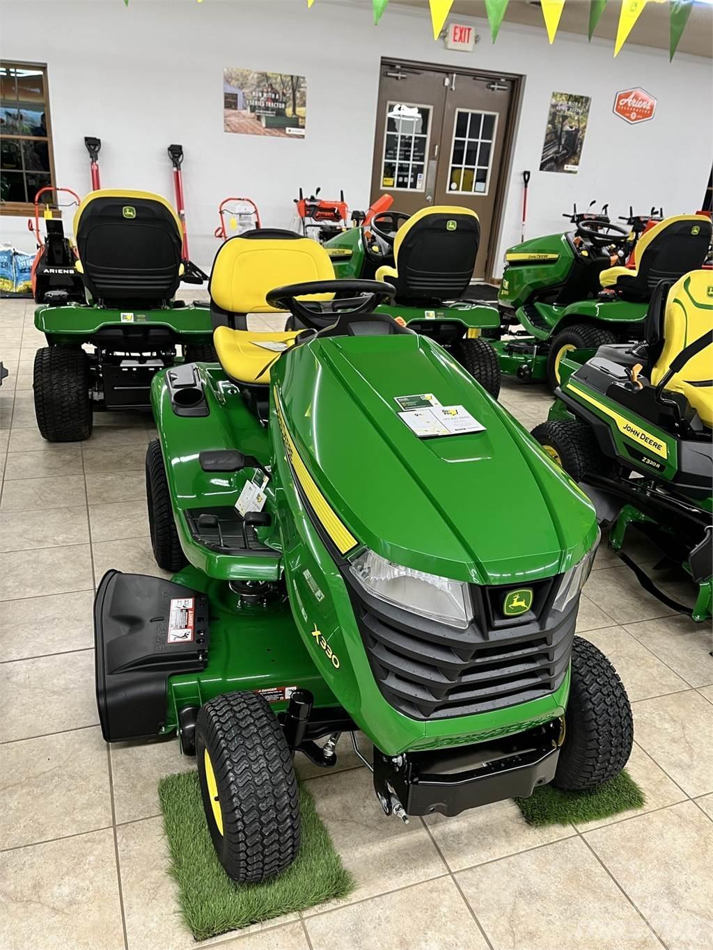 John Deere X330 Manji traktori