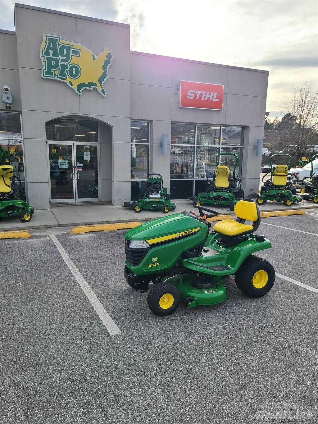 John Deere X330 Manji traktori