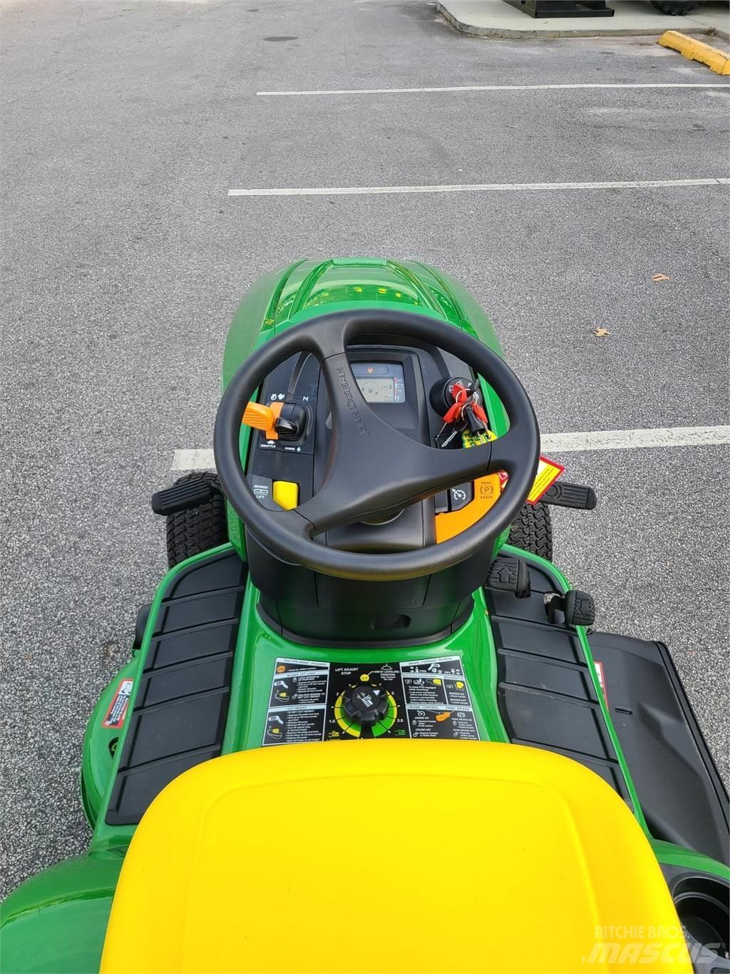 John Deere X330 Manji traktori