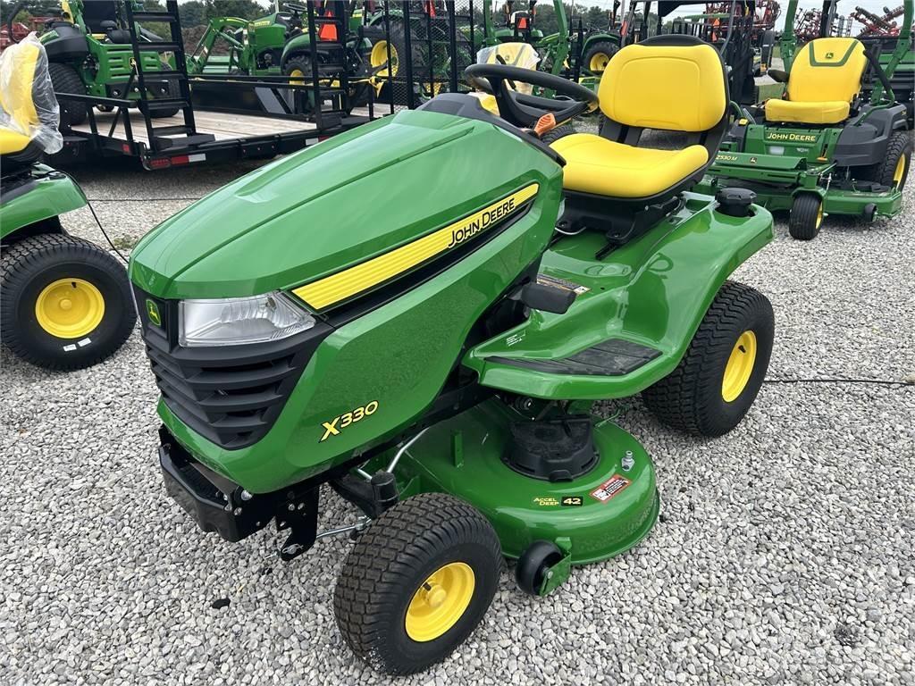 John Deere X330 Manji traktori