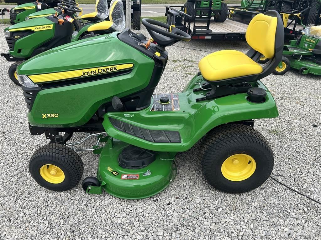 John Deere X330 Manji traktori