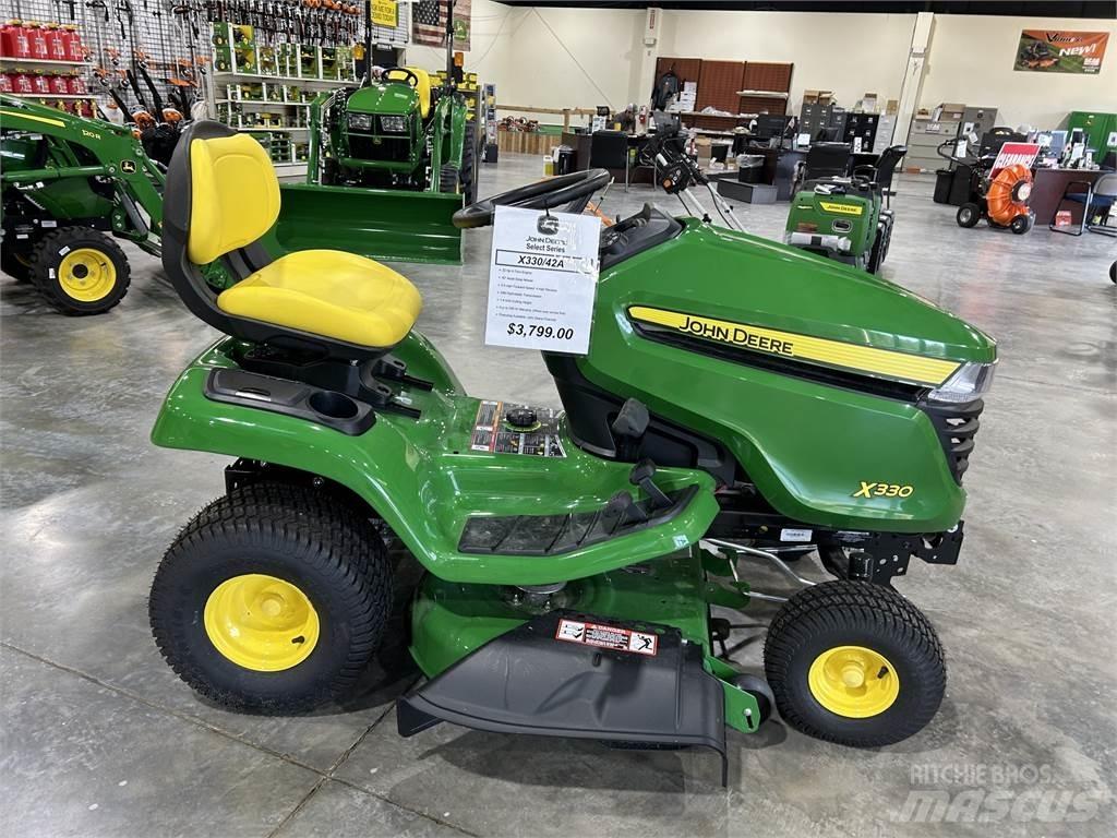 John Deere X330 Manji traktori