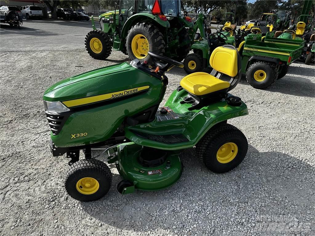 John Deere X330 Manji traktori