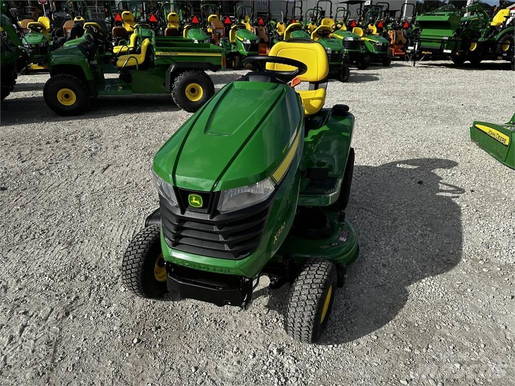 John Deere X330 Manji traktori