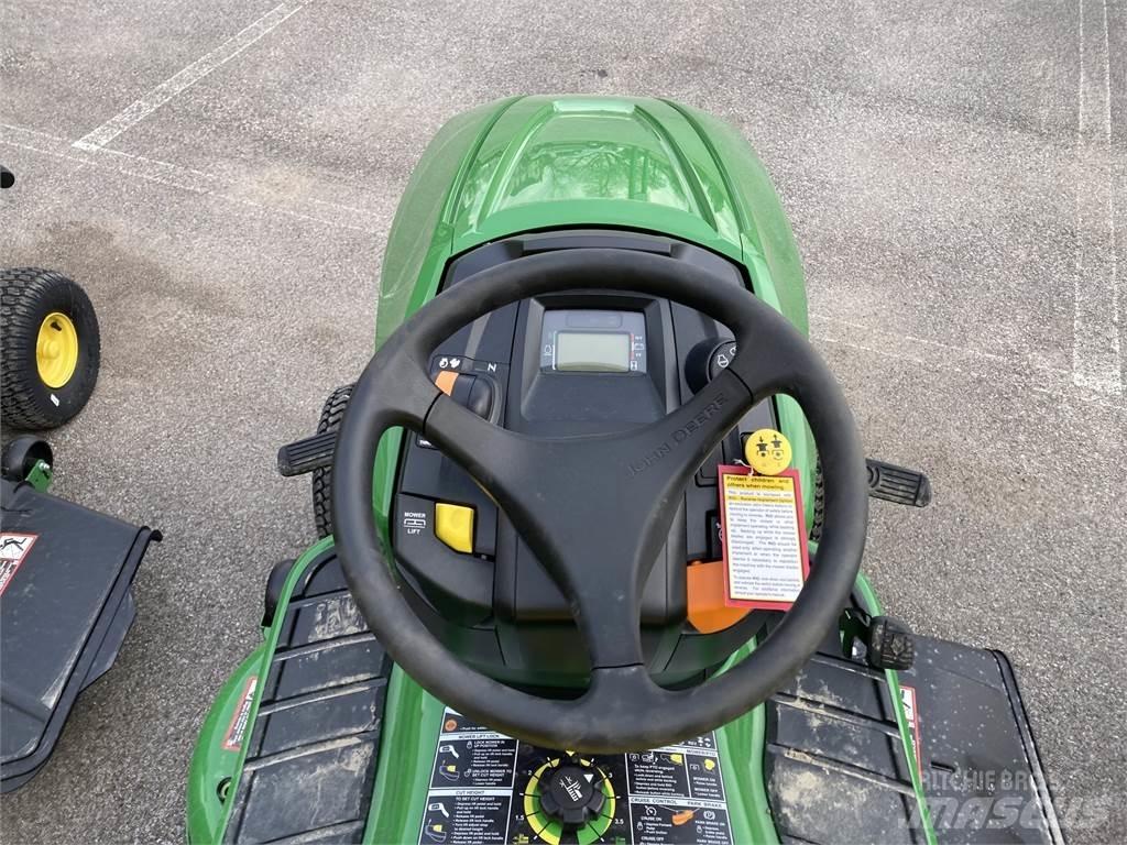 John Deere X330 Manji traktori