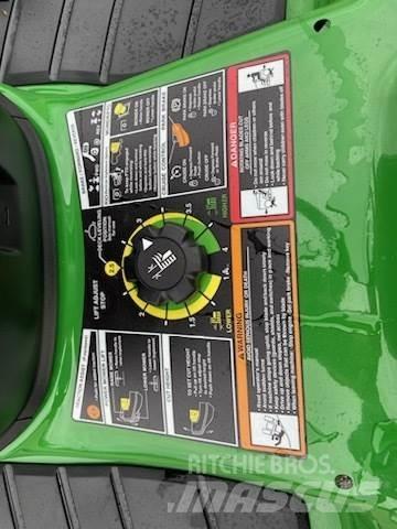 John Deere X370 Manji traktori