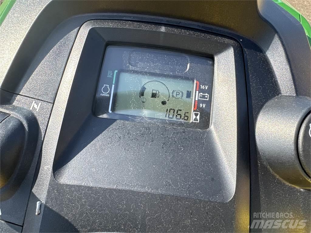 John Deere x380 Manji traktori