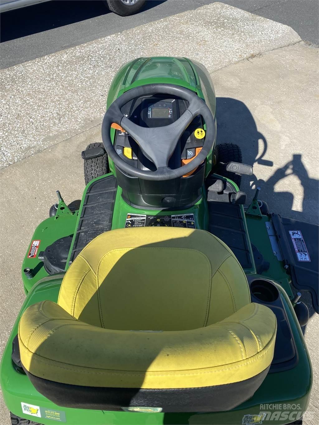 John Deere X380 Manji traktori