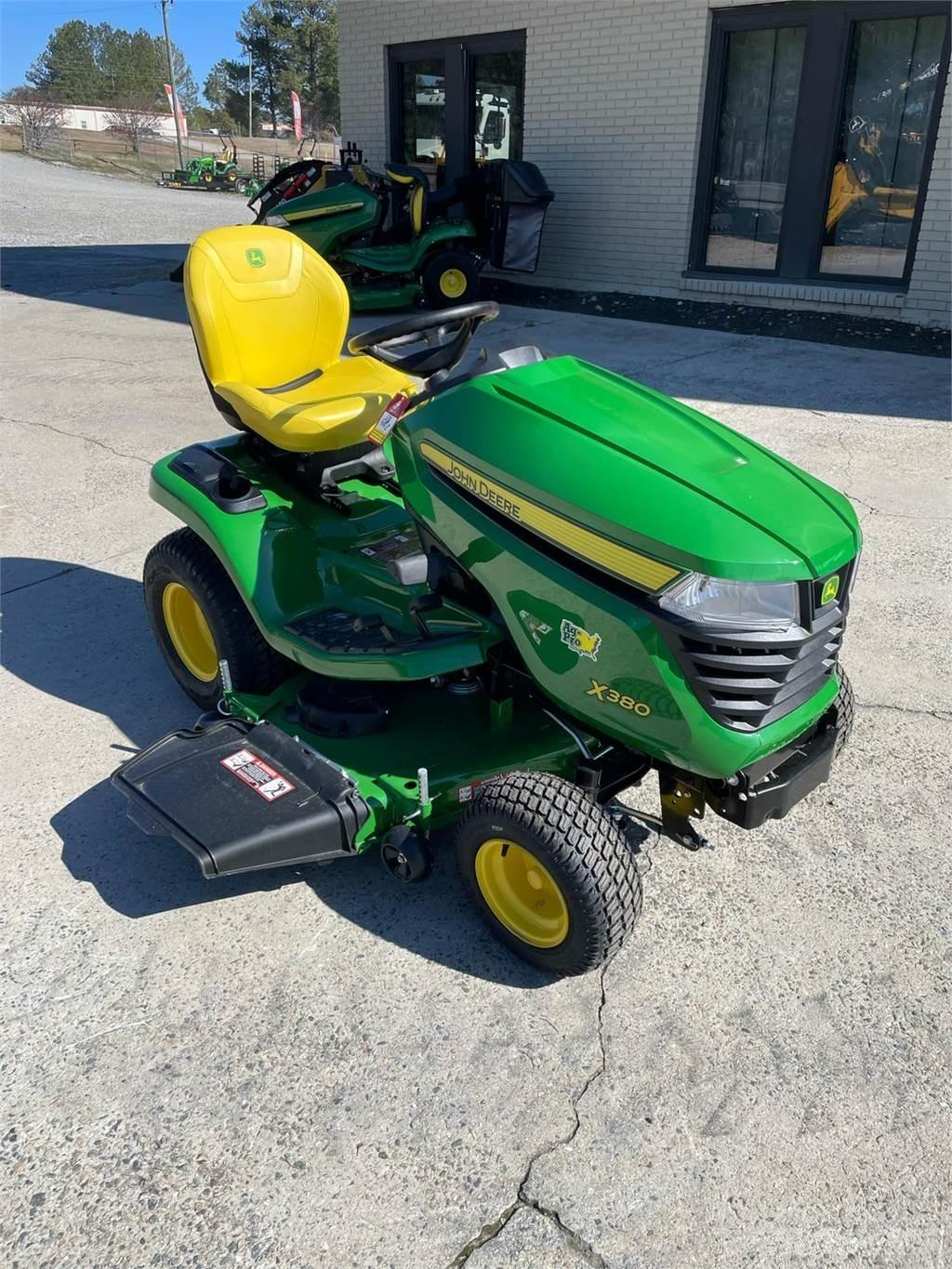 John Deere X380 Manji traktori