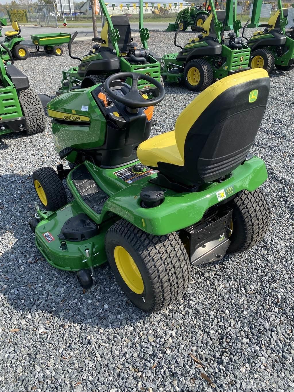 John Deere X380 Manji traktori