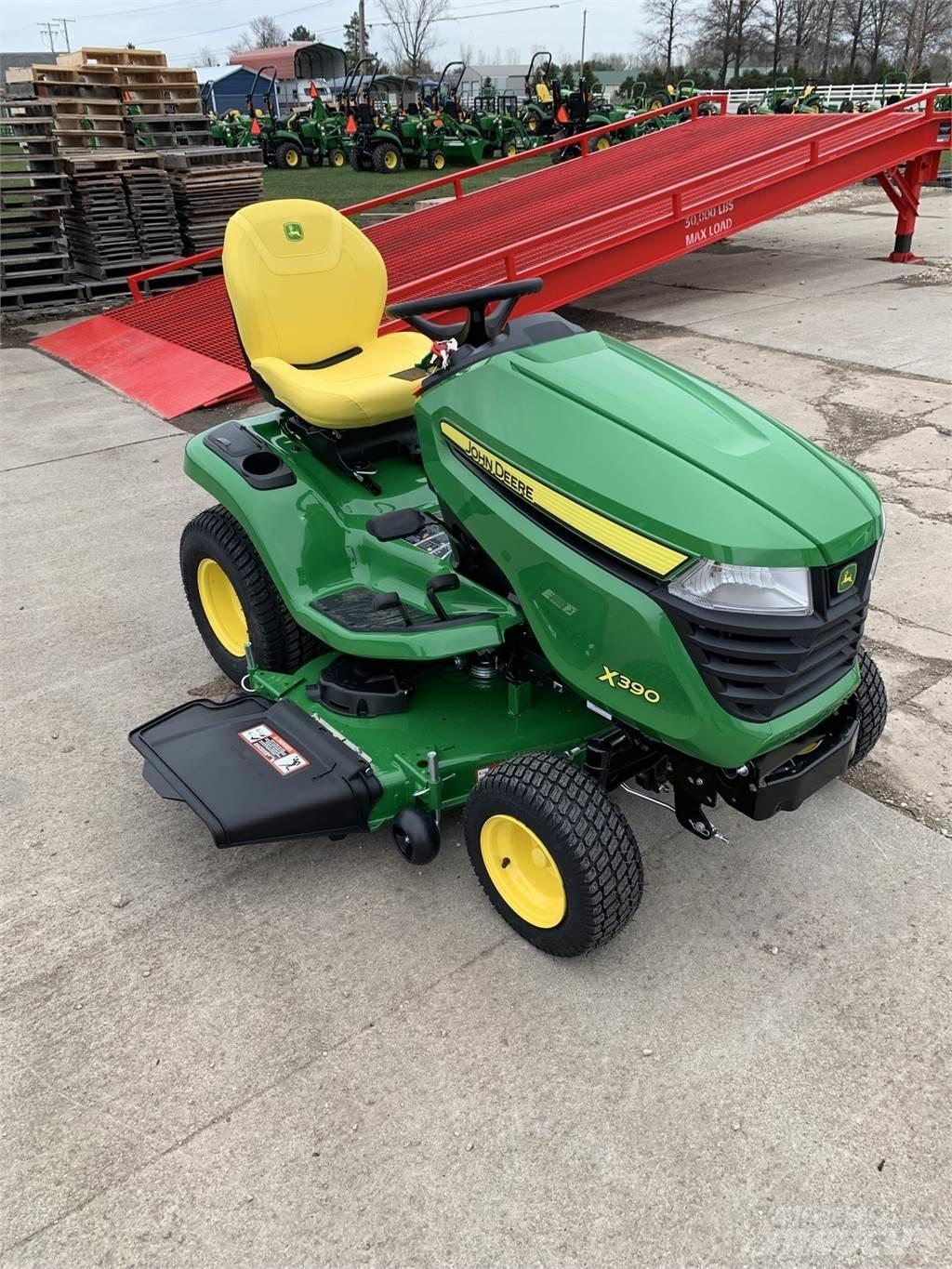 John Deere X390 Manji traktori