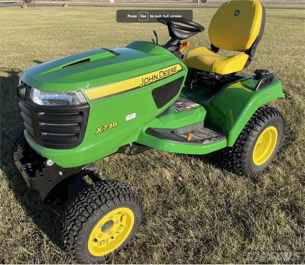 John Deere X738 Manji traktori