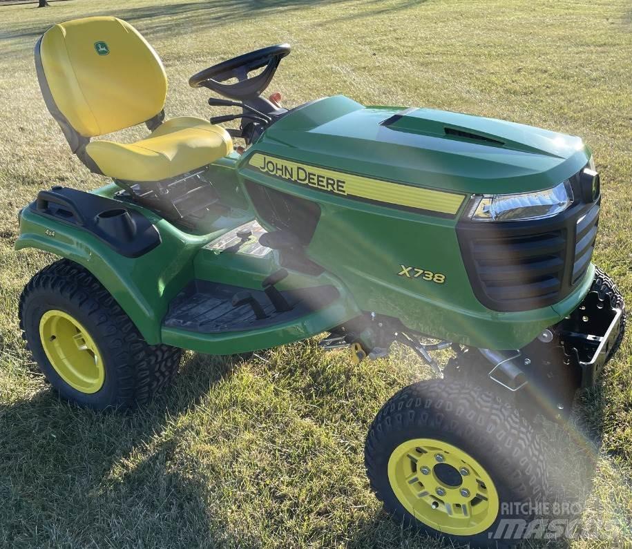 John Deere X738 Manji traktori