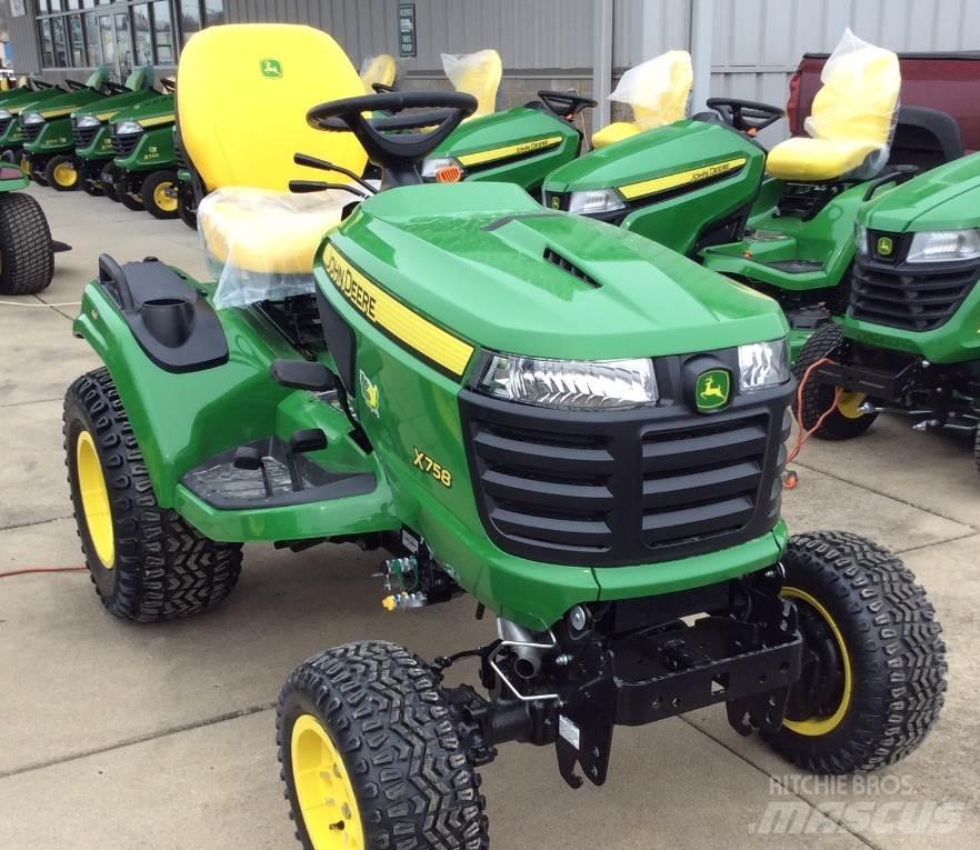 John Deere X758 Manji traktori